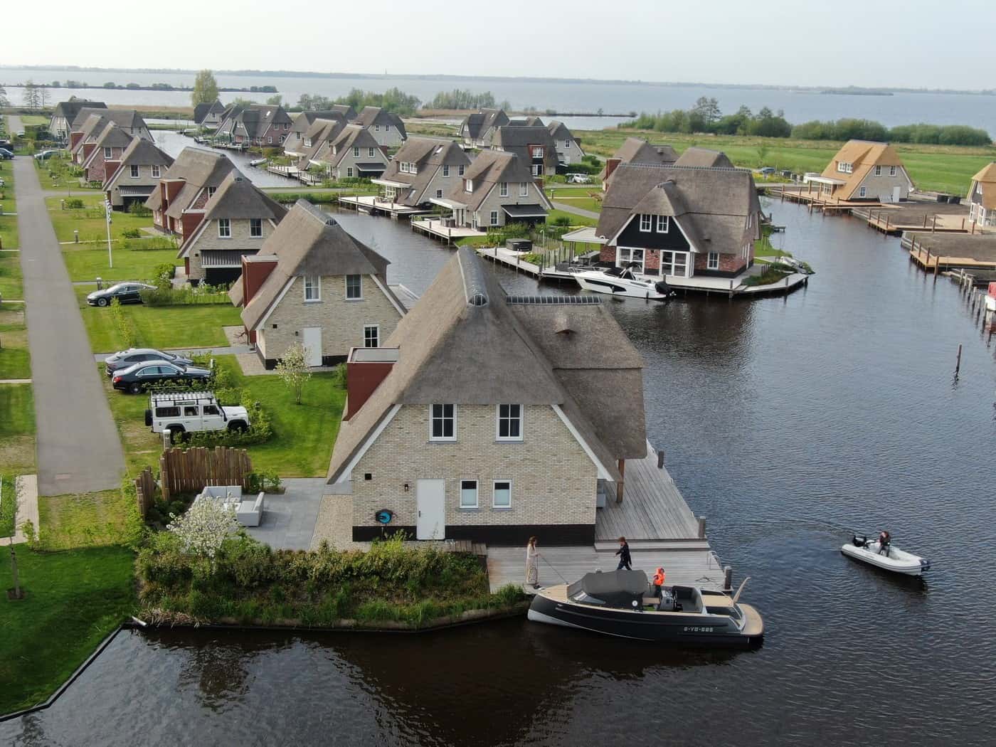 DB10 | 12 pers. Watervilla met Jacuzzi