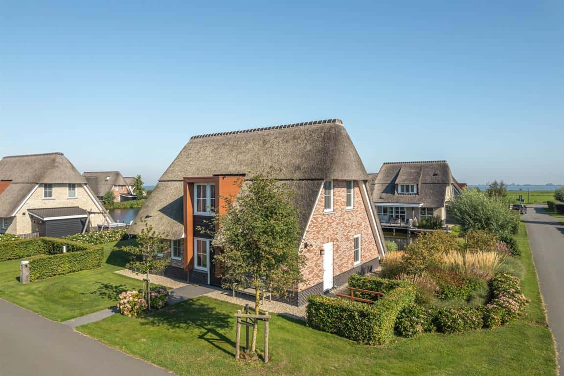 DB21 | 8 pers. Watervilla met Jacuzzi